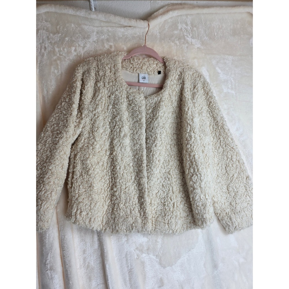 Cabi Cream Textured Fuzzy Cropped Jacket‎ Medium